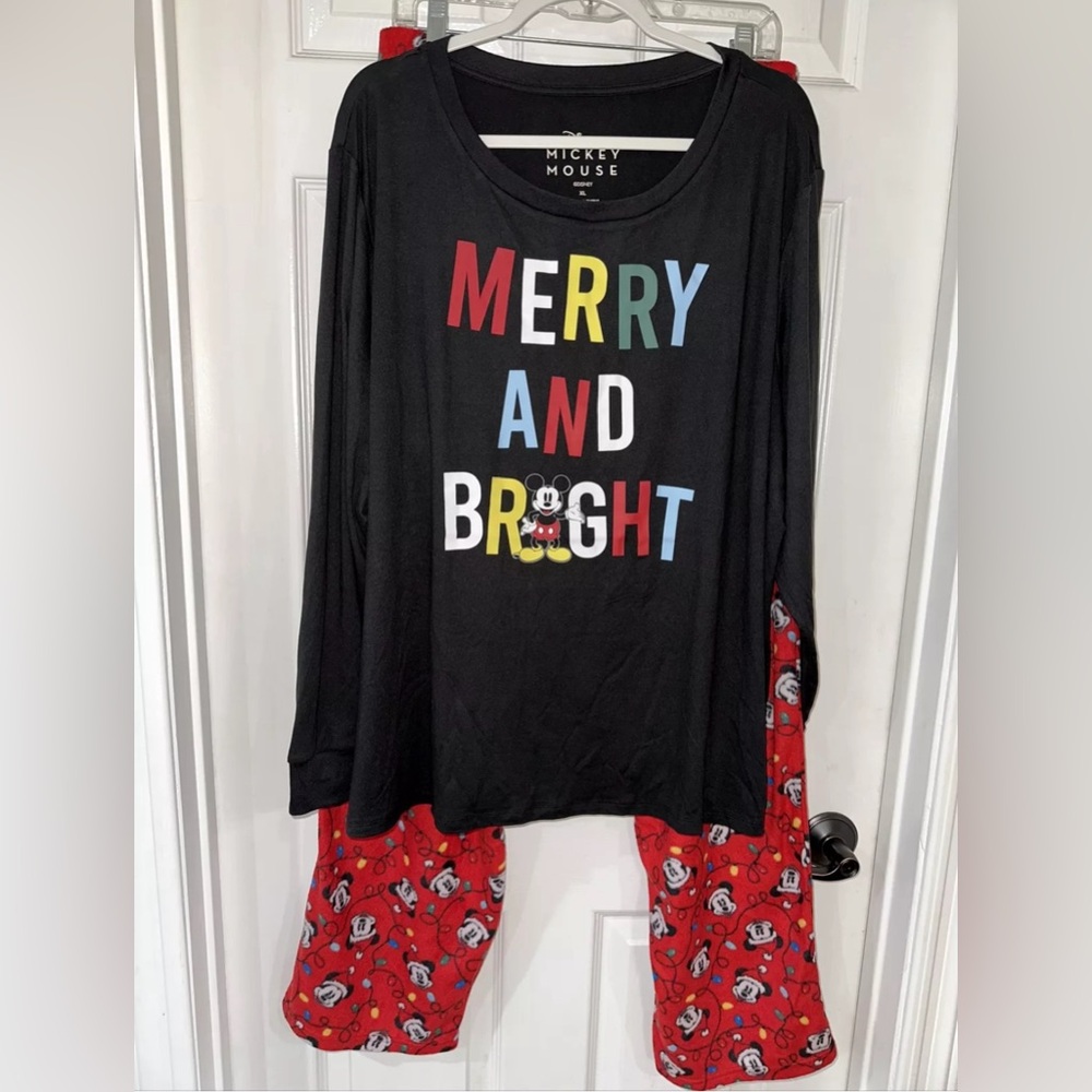 Disney Women's XL Pajama Set Jersey Top Microfleece Pant Black Red Merry Bright